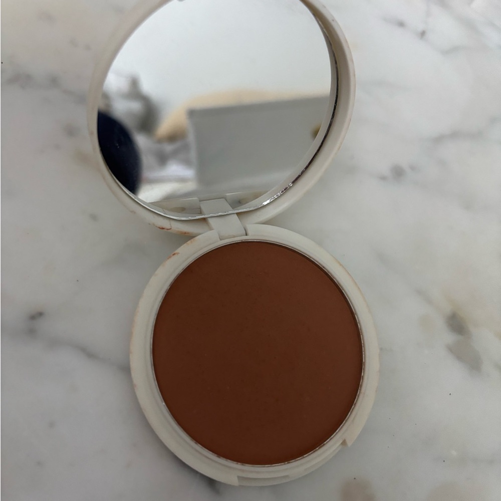 Give them lala ‘Barbados’ bronzer